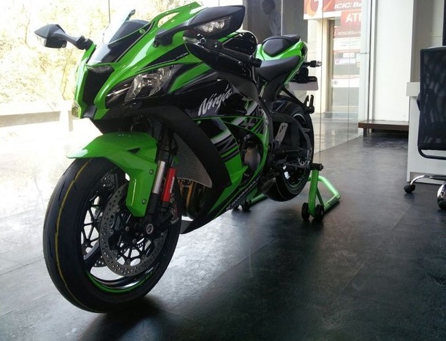 Kawasaki Ninja ZX 10R and ZX 14R
